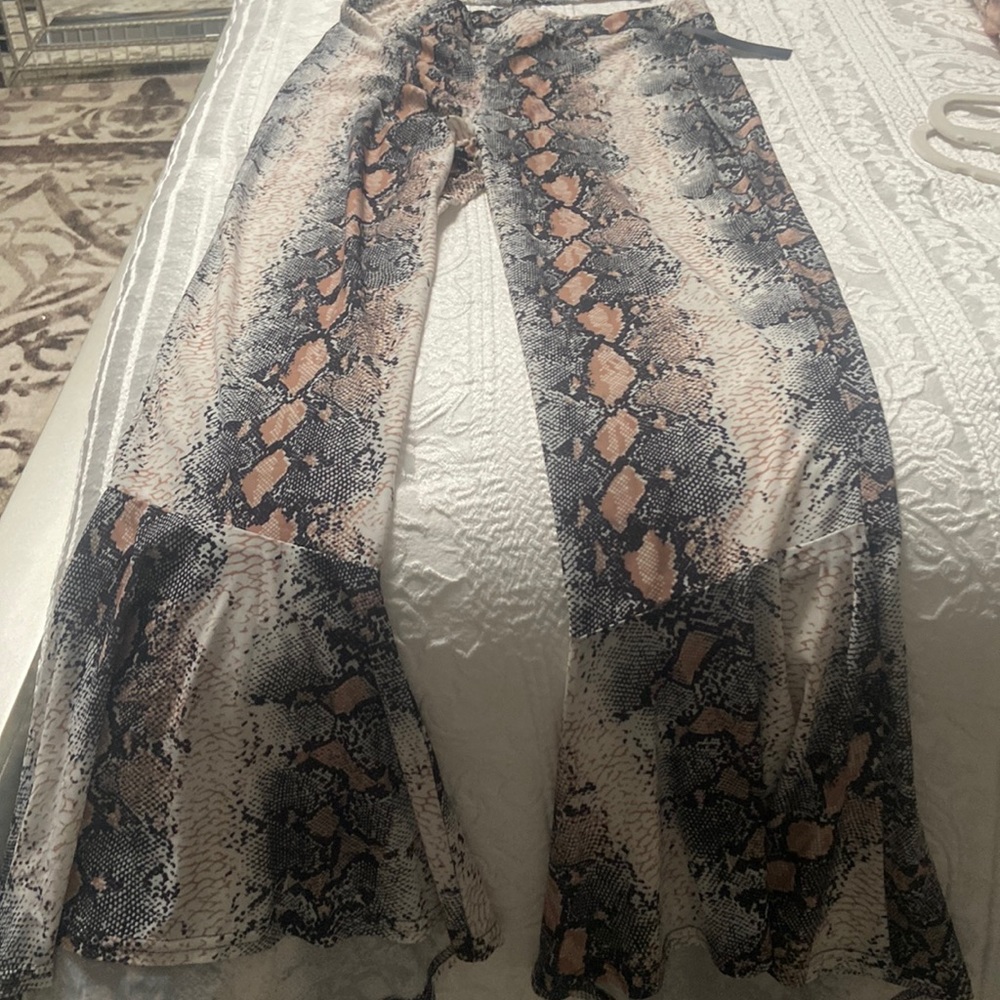 Beautiful 2 piece Flare pants crap off the shoulder top looks like snake skin.
